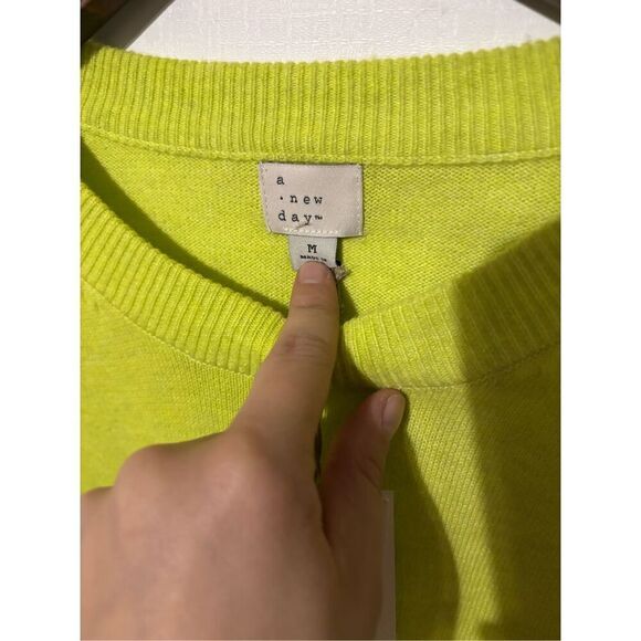 Brand New A New Day Women’s Medium Neon Green Yellow Pullover Sweater Top - Picture 3 of 5